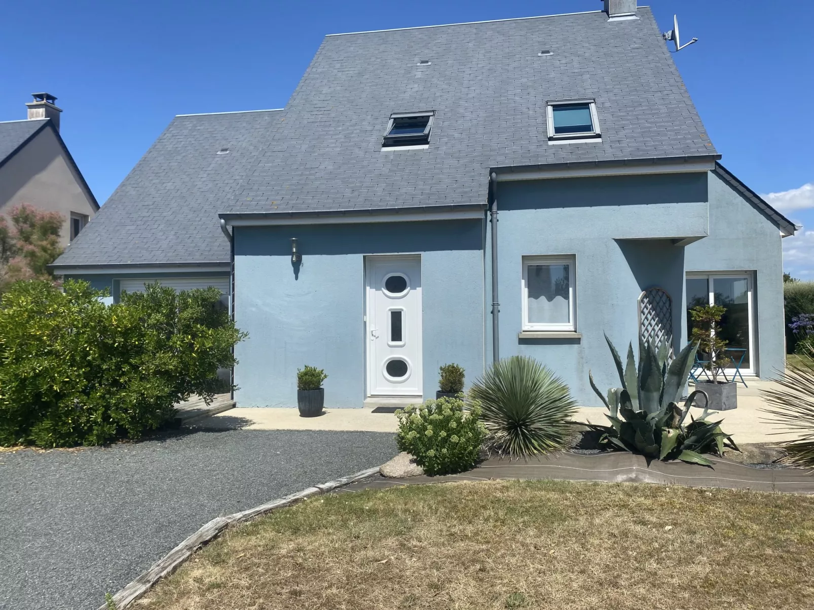 Blue House-Buiten