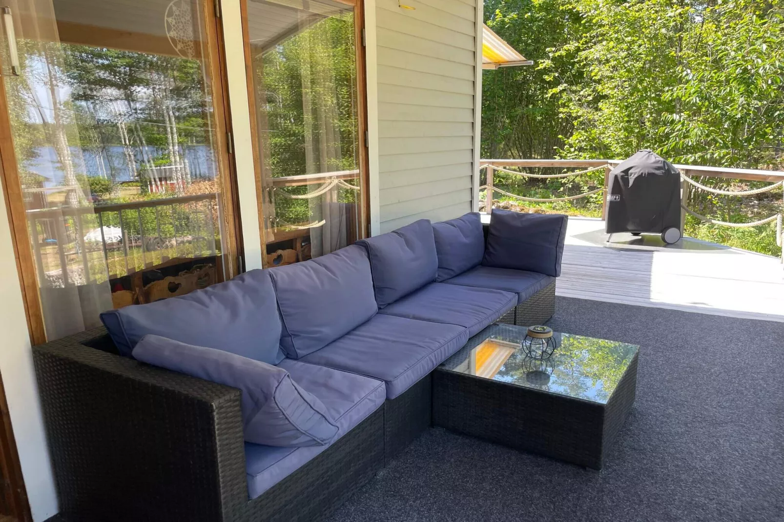 Licht vakantiehuis aan het meer-Buitenlucht