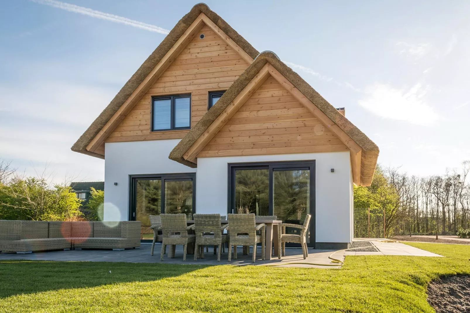 Villa Bouwlust Z-Buitenkant zomer