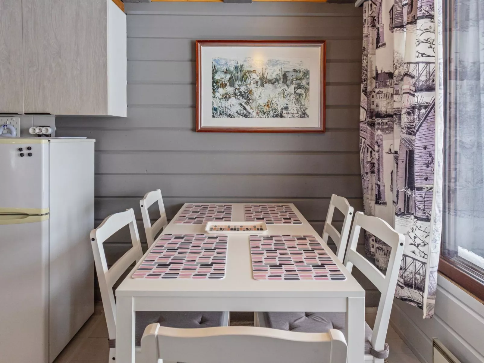 Mustalampi 5 satakieli-Binnen