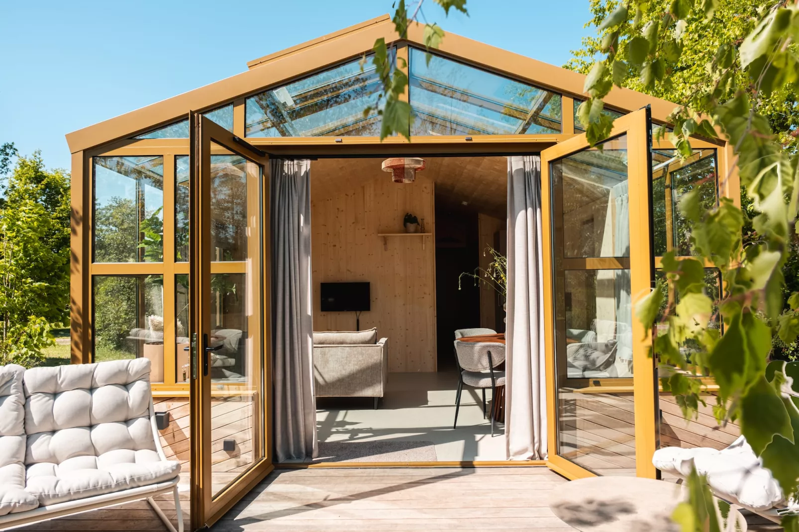 Large Green House 4 persoons-Buitenkant zomer