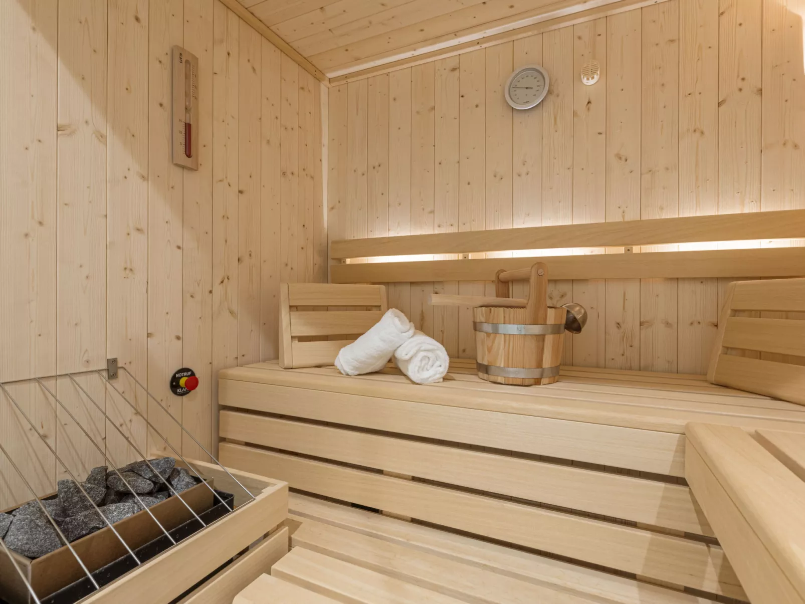 Mit 2 SZ & privaten Wellnessbereich-Binnen