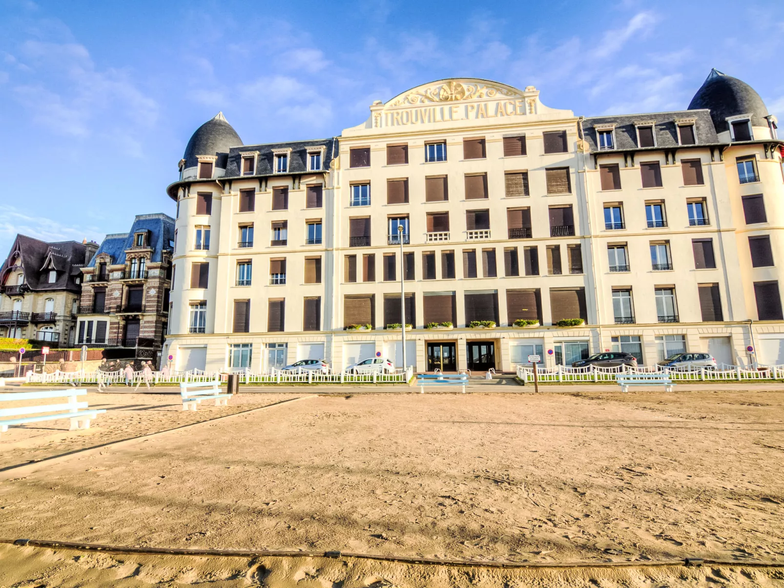 Trouville Palace-Buiten