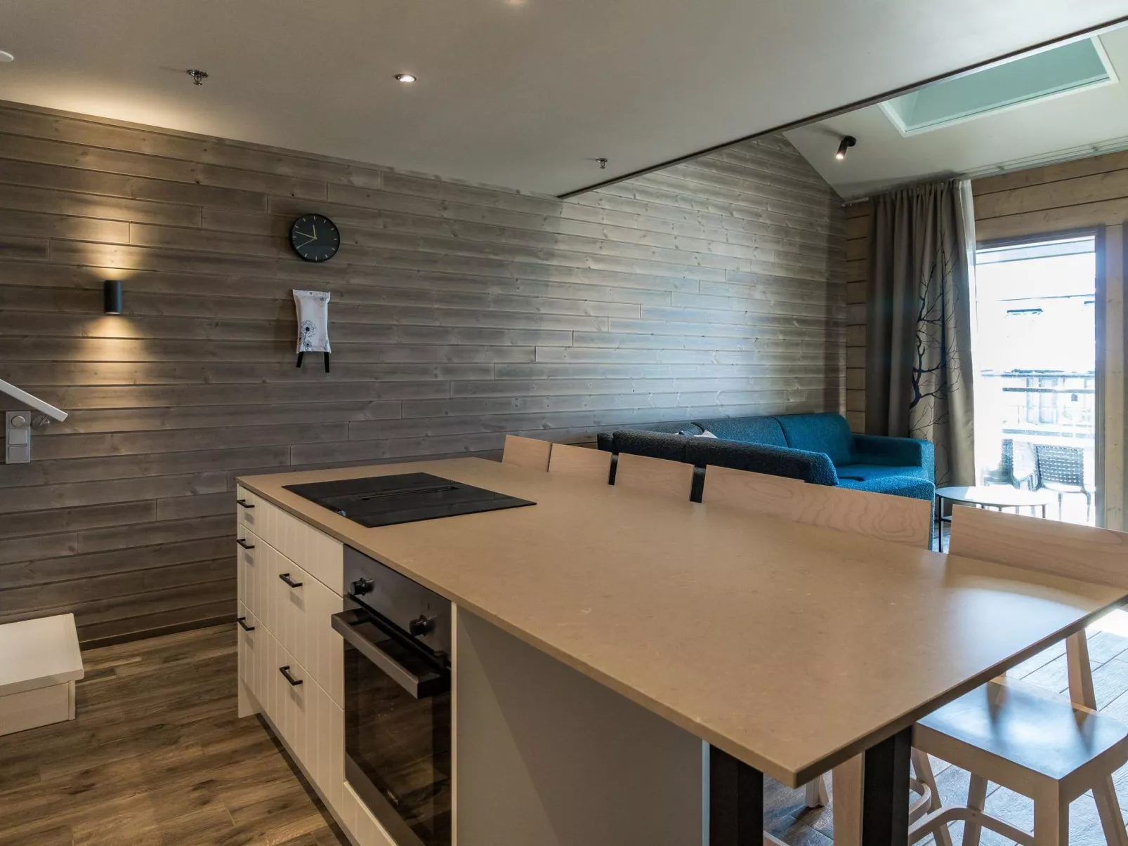 Uniikki 75, c402-Binnen