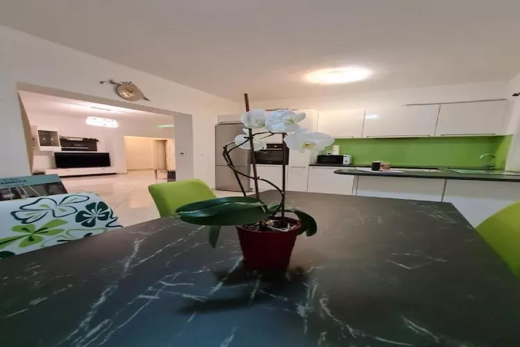 Luxury apartment Ani - Three Bedroom Apartment with terrace and Swimming pool-Eetkamer