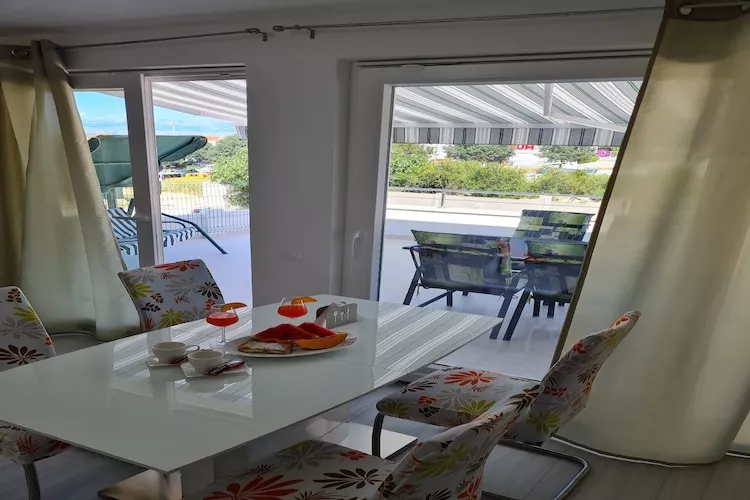 Luxury apartment ANI II with hot tub  - Two Bedroom Apartment with Terrace-Eetkamer