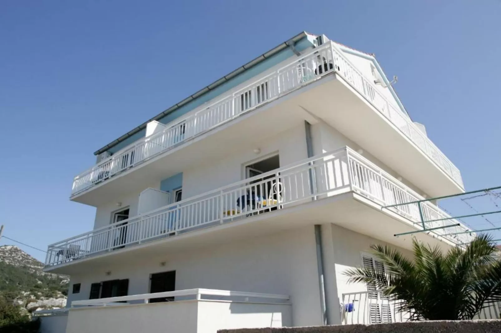 Apartments Trogrlić - Studio with Balcony and Sea View-Buitenlucht