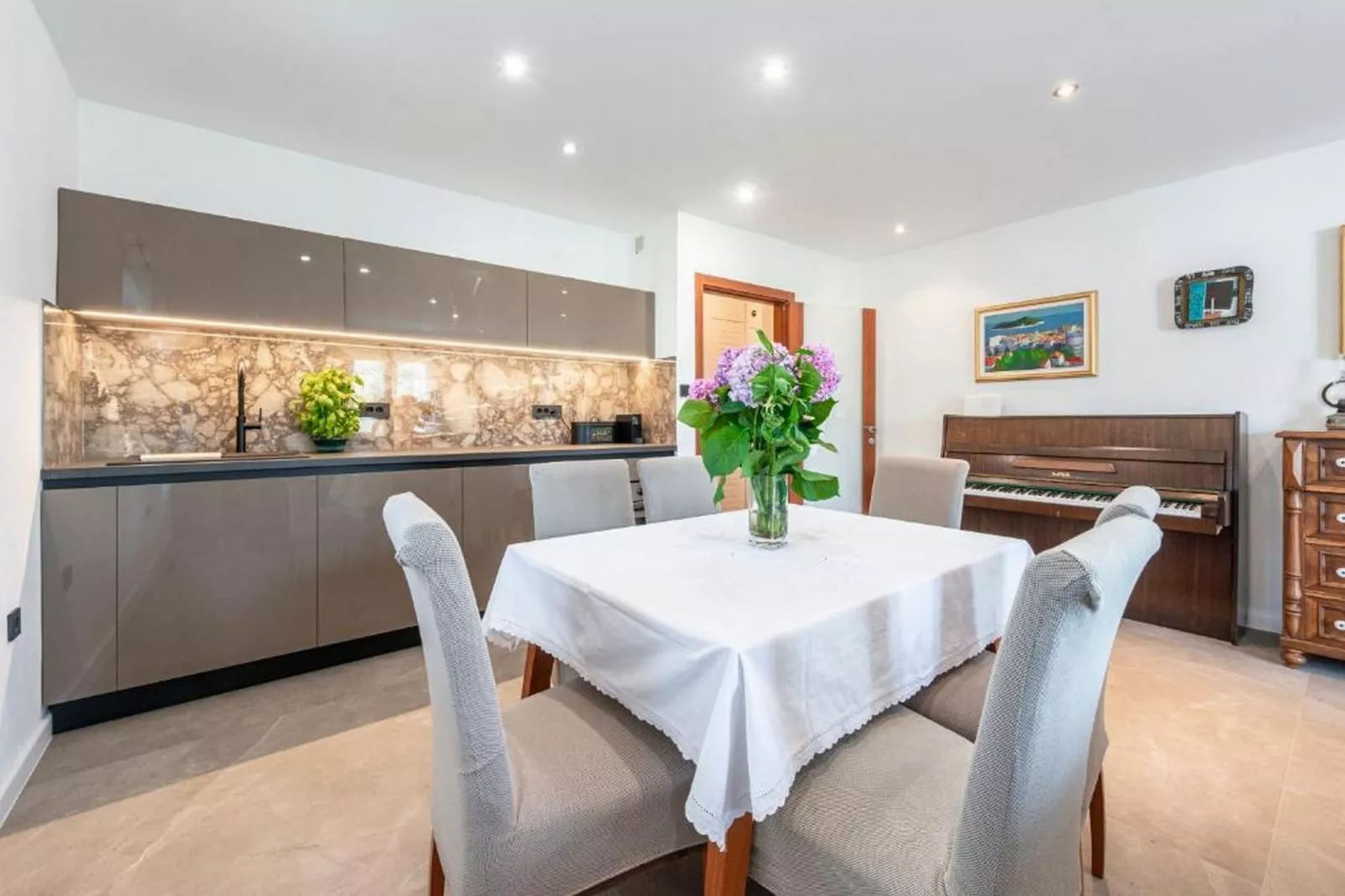 Apartments Meri & Karla - Two Bedroom Apartment with Balcony and Bridge View (Meri)-Keuken