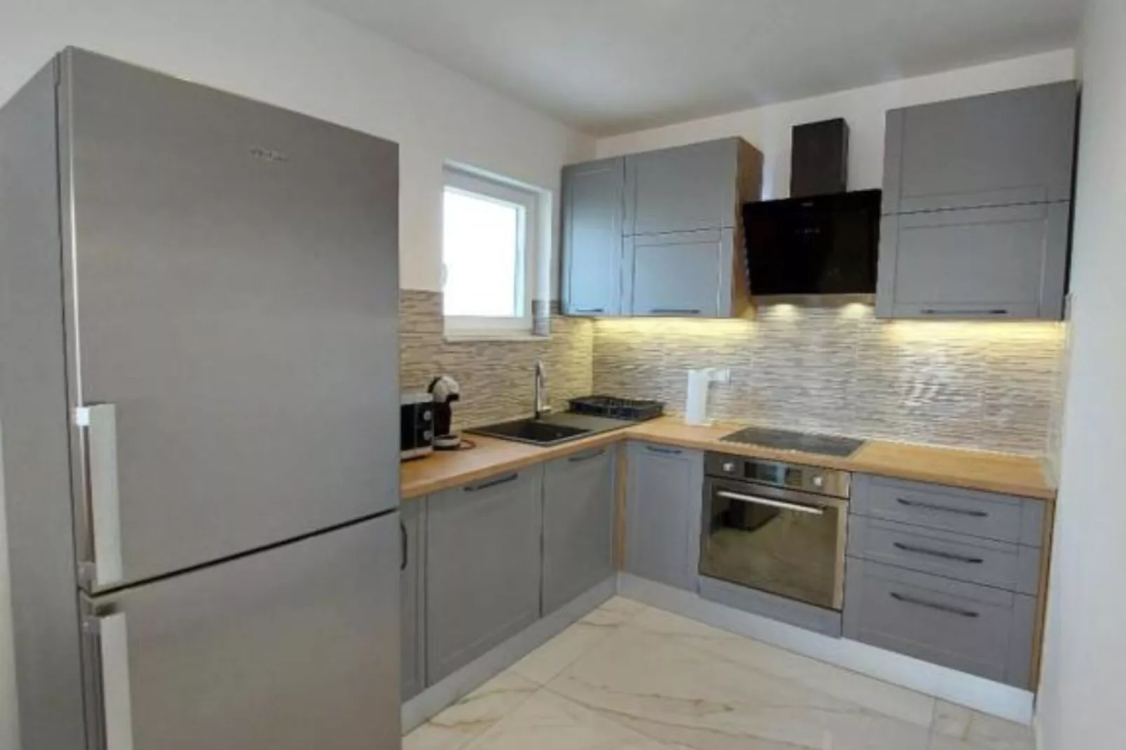 Villa Tamaris - Two Bedroom Holiday Home with Terrace and Swimming pool-Keuken