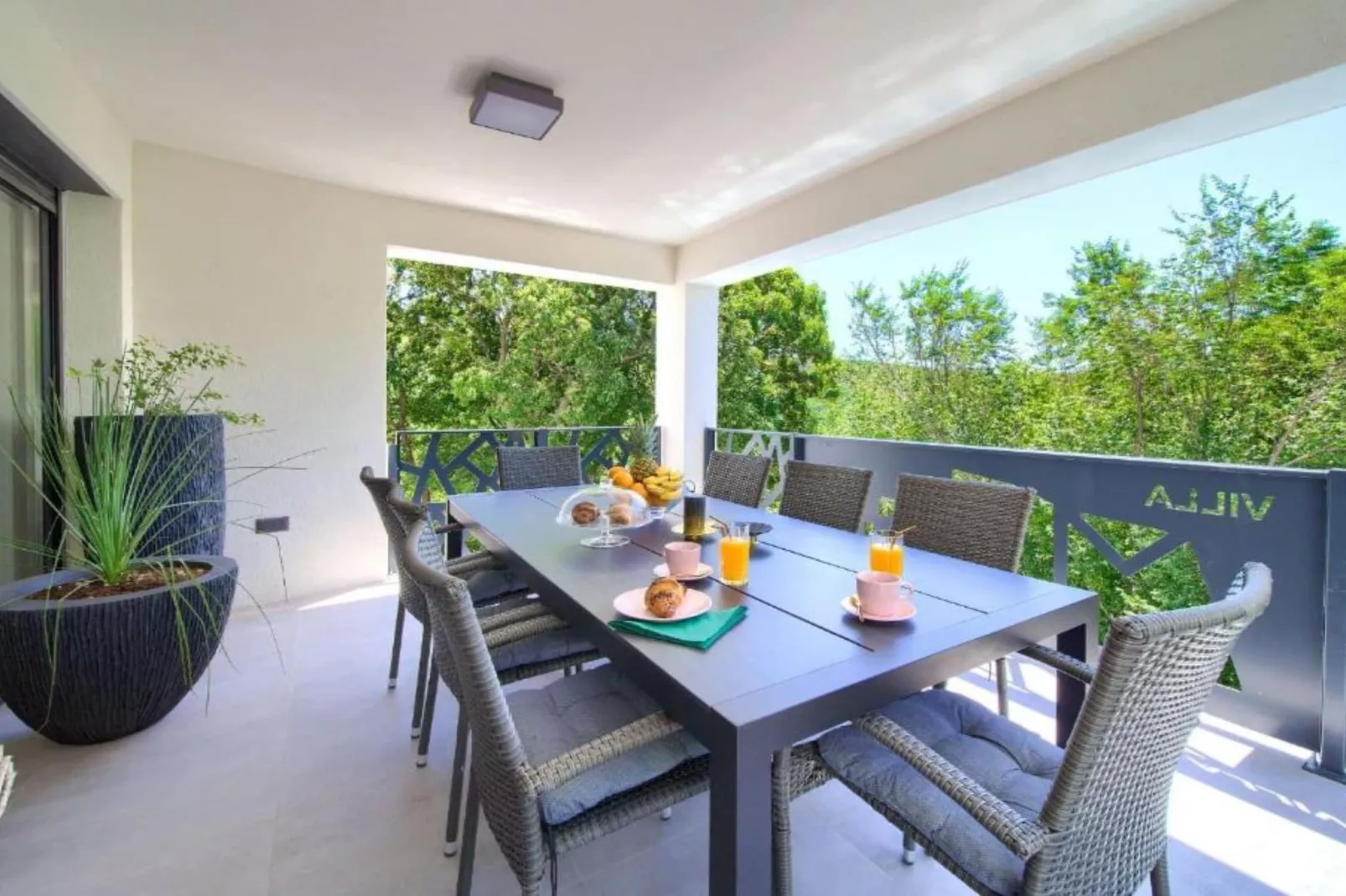 Wellness Villa Modruna - Four Bedroom Villa with Swimming pool-Eetkamer