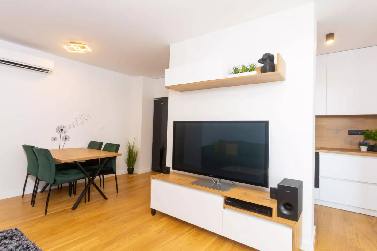 Apartment Jugo - Two Bedroom Apartment with Terrace and Sea View-Woonkamer