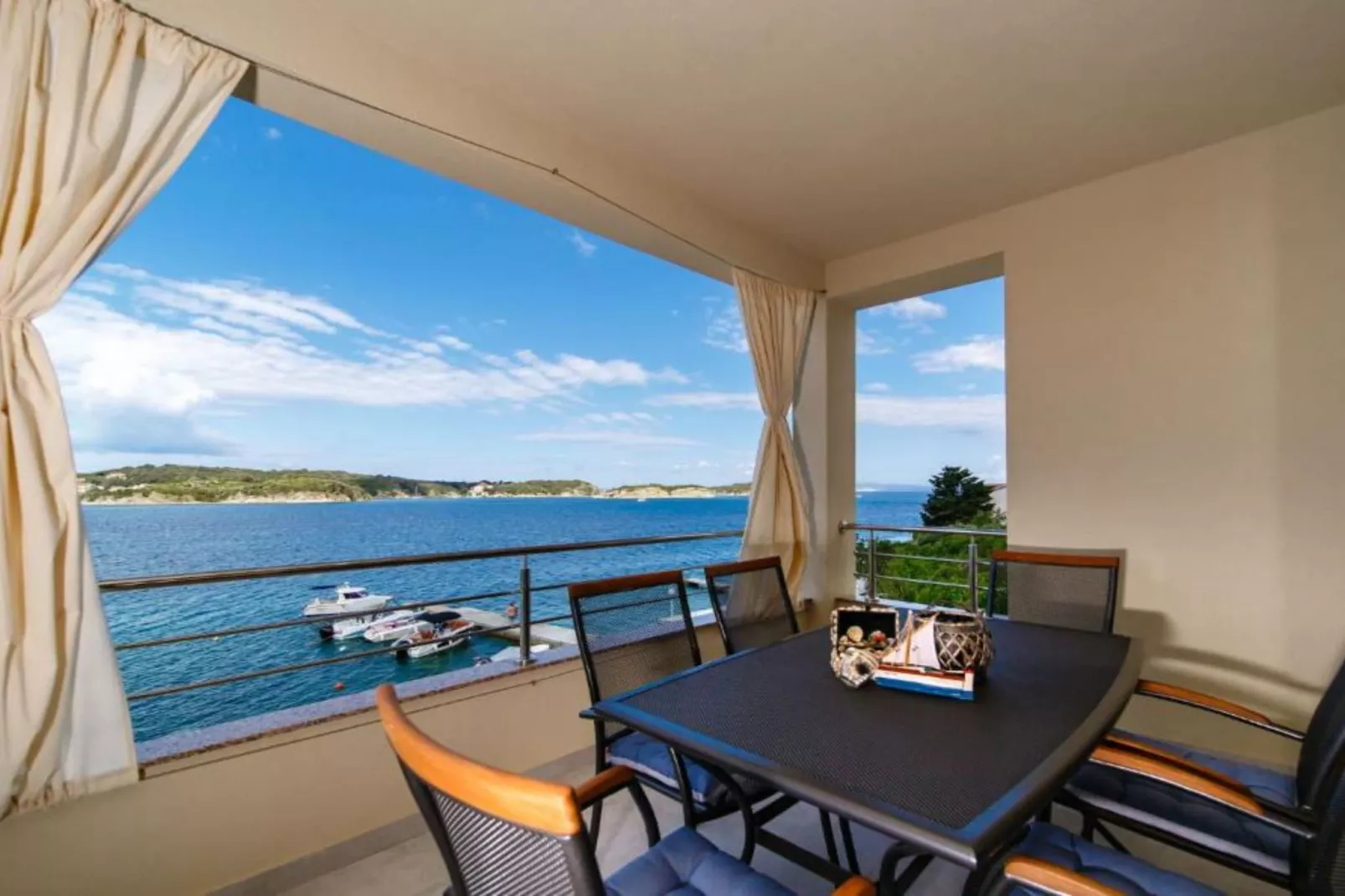 Apartments Villa Oceanus - Sea View Apartment 1 Golden sun-Eetkamer