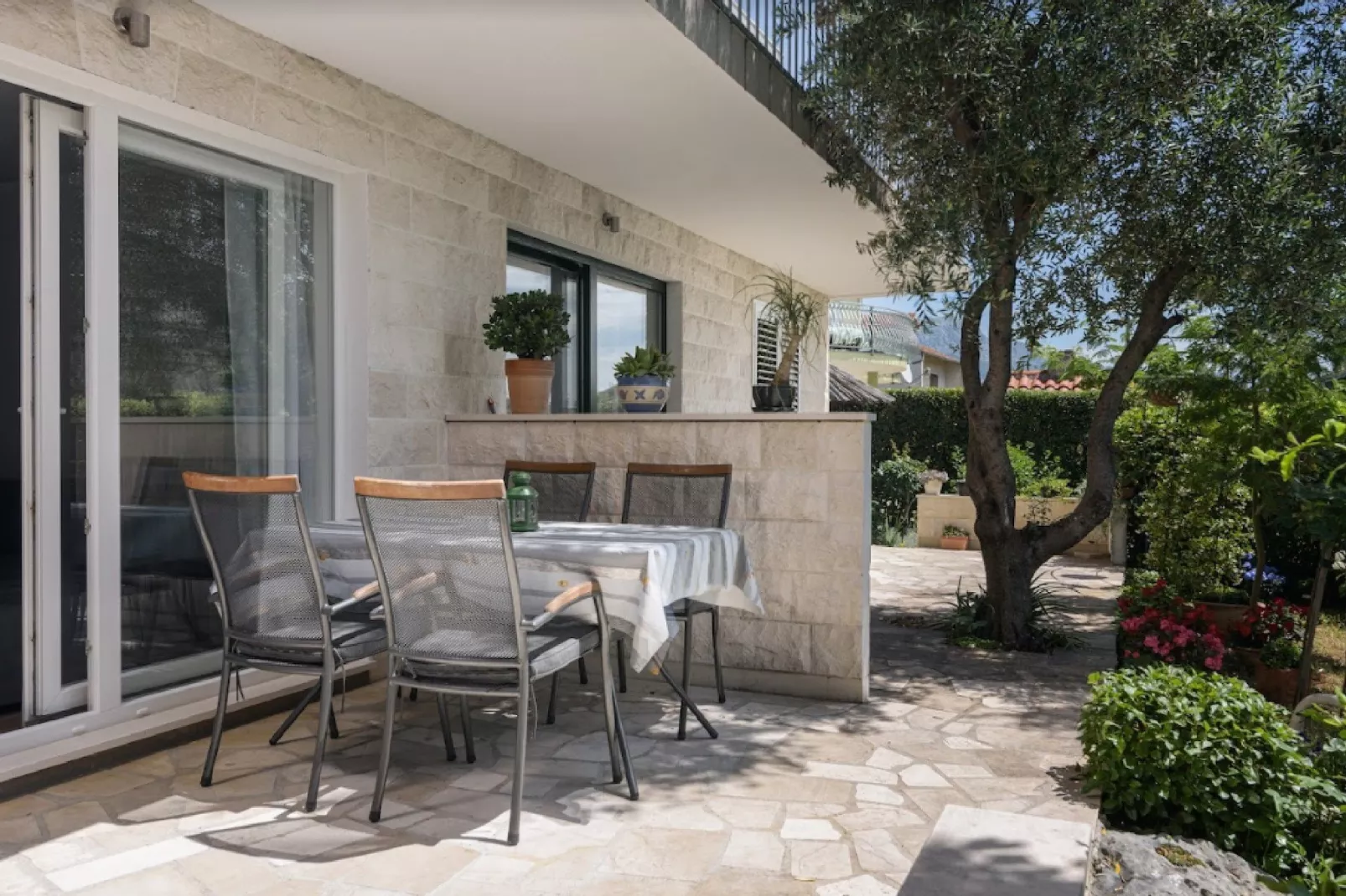 Apartments Vujina - One Bedroom apartment and Balcony 4 (Antonio)-Eetkamer