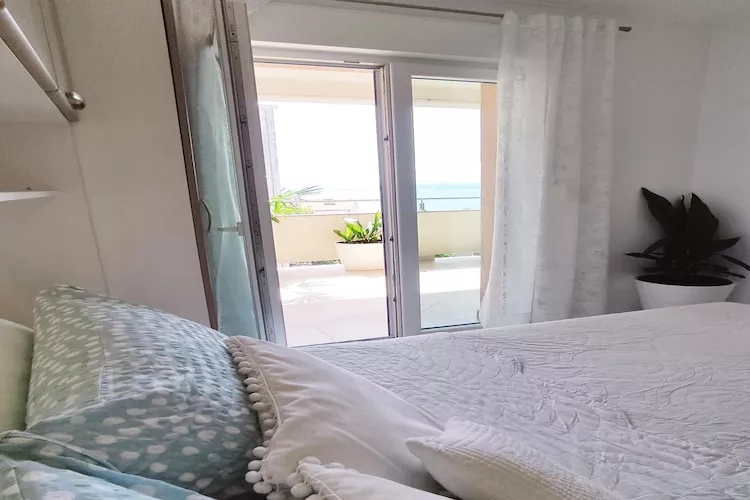 Apartment Ana with a partial sea view - Two Bedroom Apartment with Balcony and a Partial Sea View-Slaapkamer