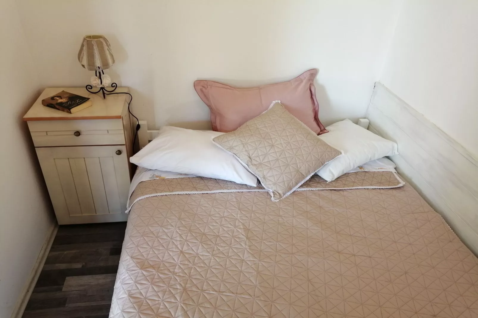 Apartment Serene - One Bedroom Apartment with Terrace-Slaapkamer
