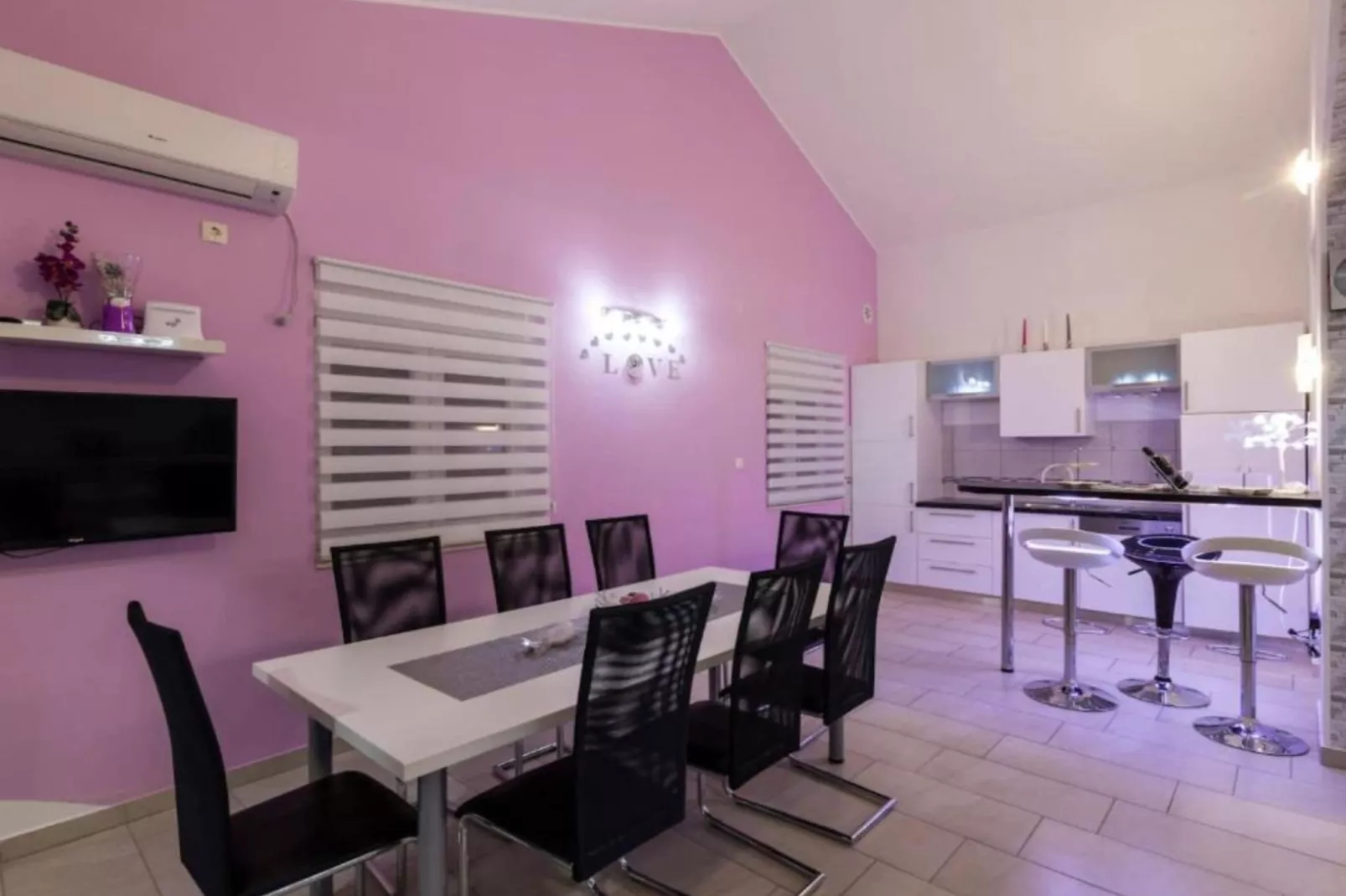 Villa Ava - Five Bedroom Villa with Swimming pool-Eetkamer