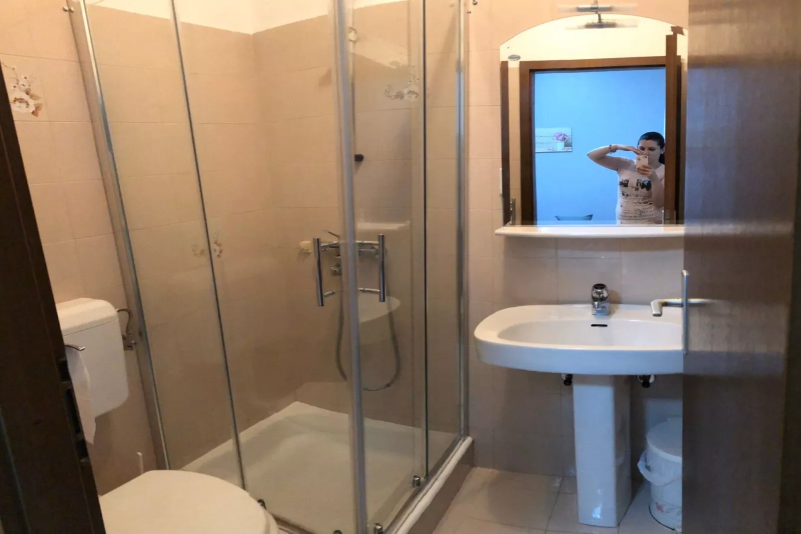 Chic and Cozy Brsec Apartment with Sea View - Two Bedroom Apartment with Sea View-Badkamer