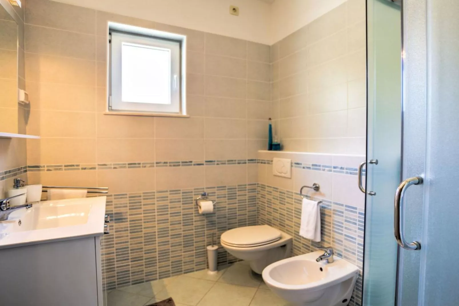 Wonderful Brsec Apartments with Sea View and Shared Pool - Comfort One Bedroom Apartment with Balcony and Sea Views 2-Badkamer