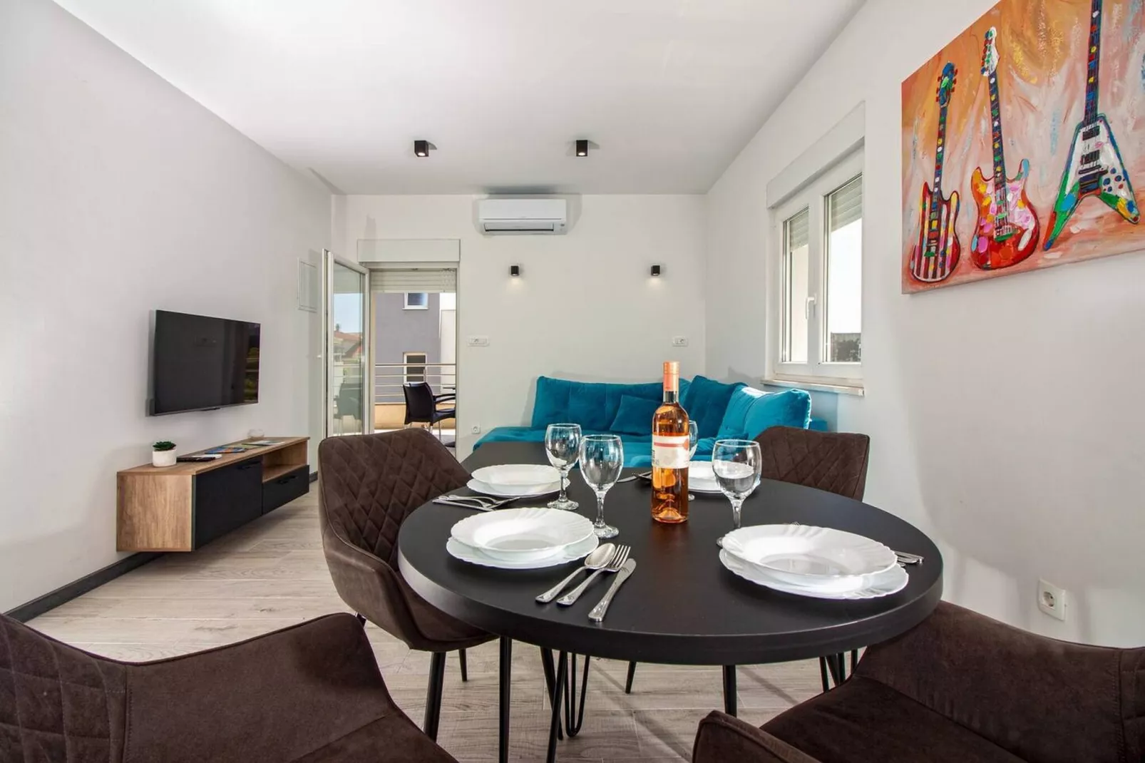 Modern Apartments with Private Balcony - Premium One Bedroom Apartment (Owner S2)-Woonkamer