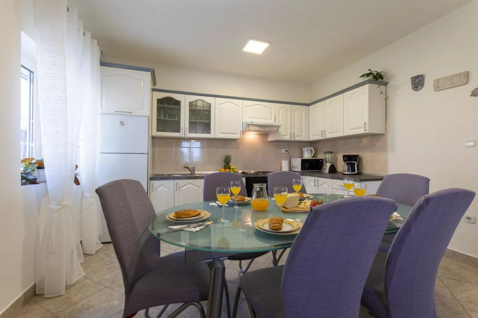 Peaceful and Cozy Holiday Home near Imotski - Two Bedroom Holiday Home-Keuken