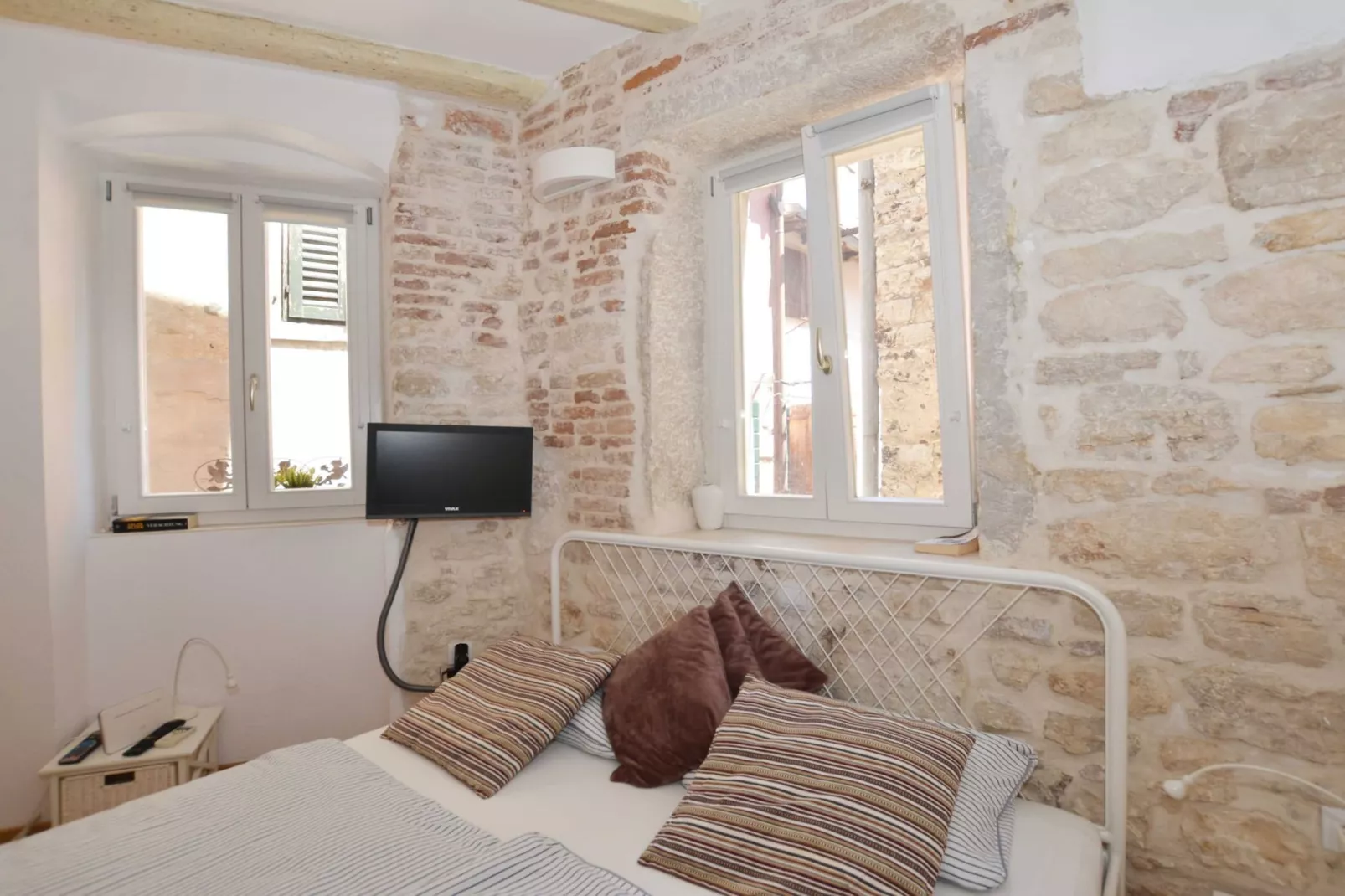 Modern and Cozy Rovinj Old Town Apartments - Classic Studio Apartment (owner Lavanda)-Slaapkamer