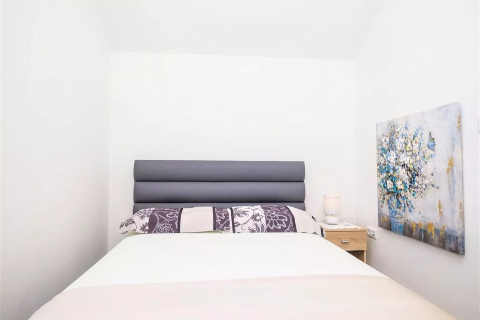 Trogir Comfortable Apartment with Terrace - Two Bedroom Apartment with Terrace-Slaapkamer