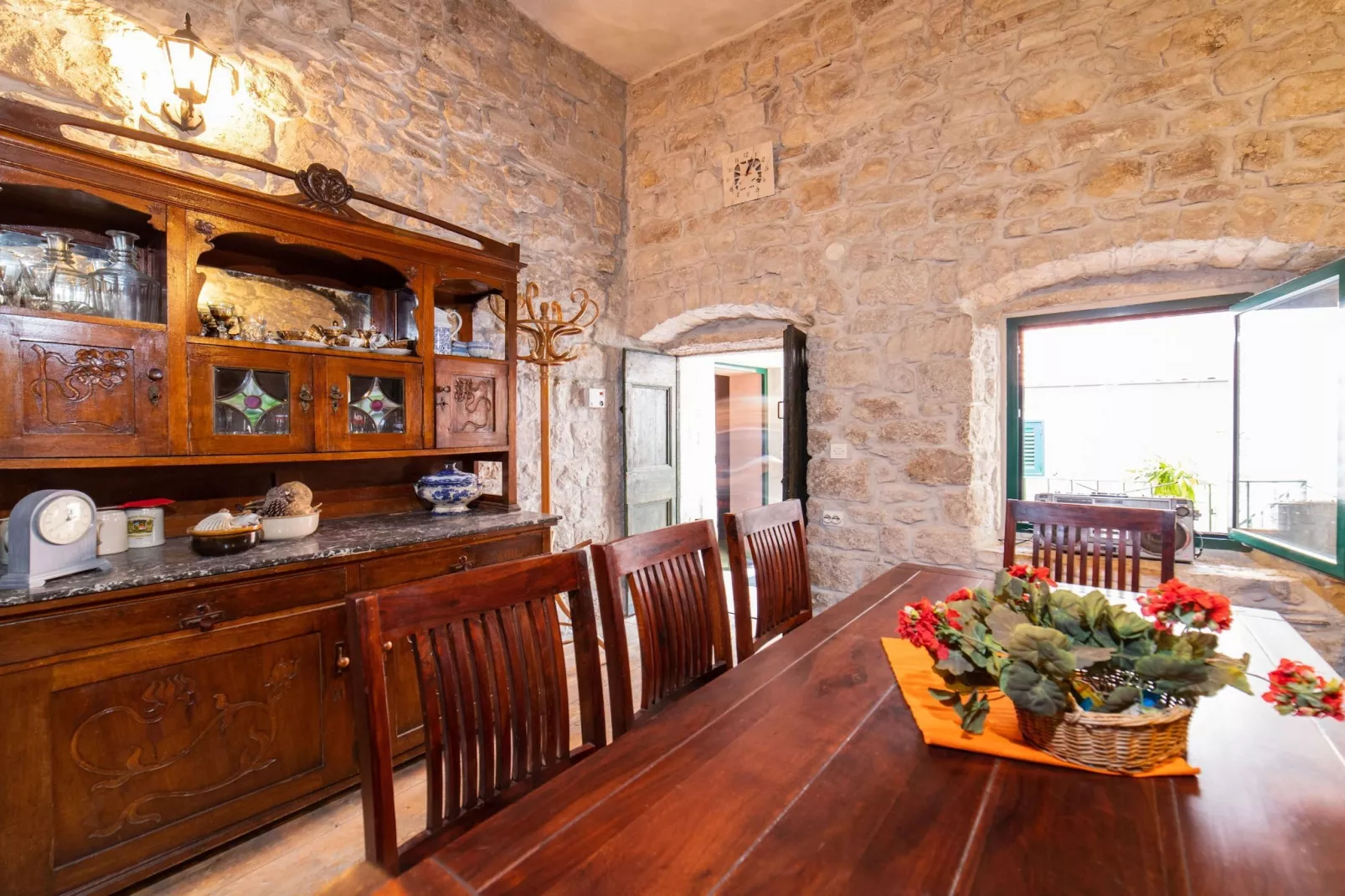 Four Bedroom Villa-Eetkamer