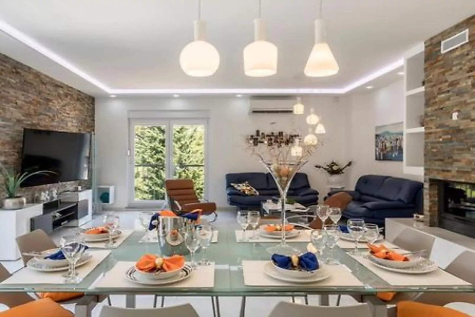 Modern & Stylish Villa with Private Pool - Four Bedroom Villa with Pool-Woonkamer