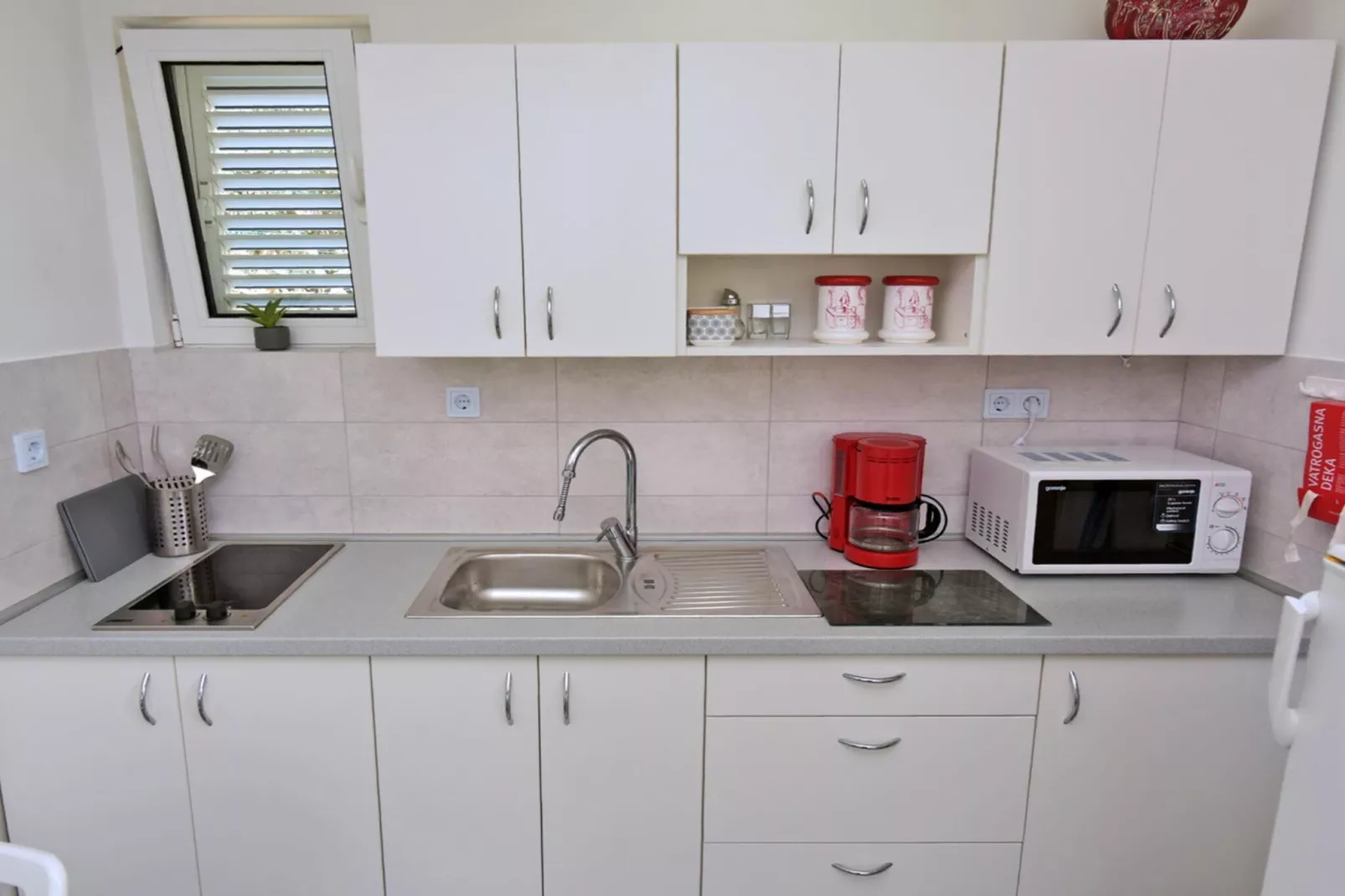 Peaceful and Secluded Krk Apartment with Terrace - One Bedroom Apartment with Terrace-Keuken