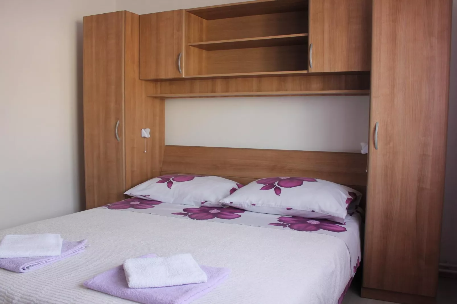 Serene Sea View Krk Apartment with Balcony - Two Bedroom Apartment with Sea View and Balcony-Slaapkamer
