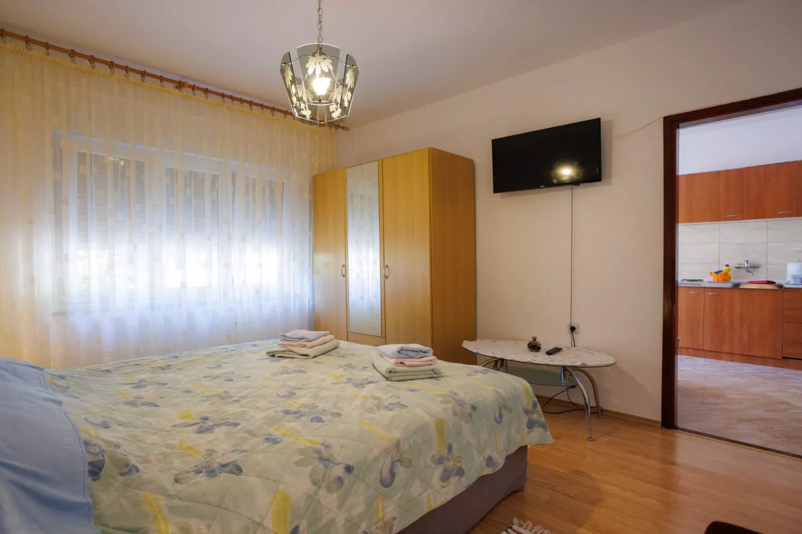 Beachfront Cozy Krk Apartment with Balcony - One Bedroom Apartment with Balcony-Slaapkamer