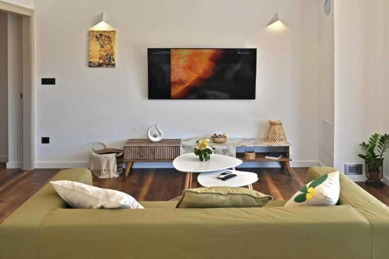 Luxury Slatine Apartments with Terrace and Garden - Two Bedroom Apartment with Terrace-Woonkamer