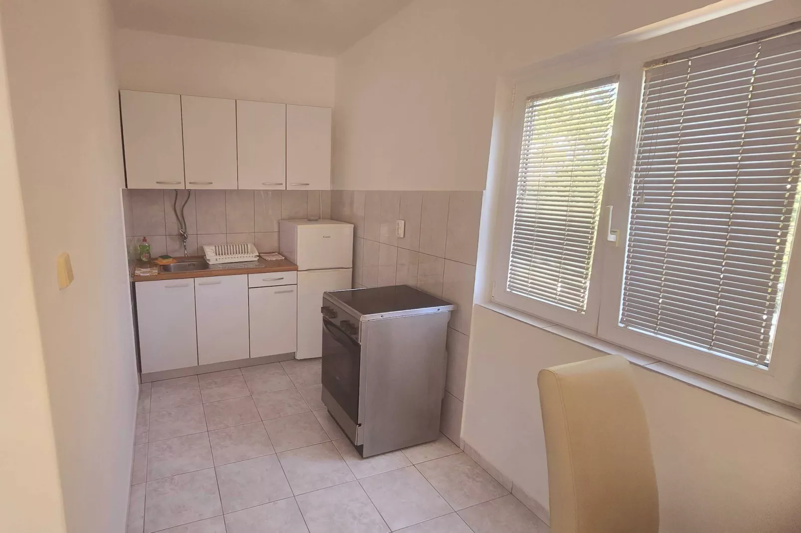 Apartments Mateo - One Bedroom Apartment - White-Keuken