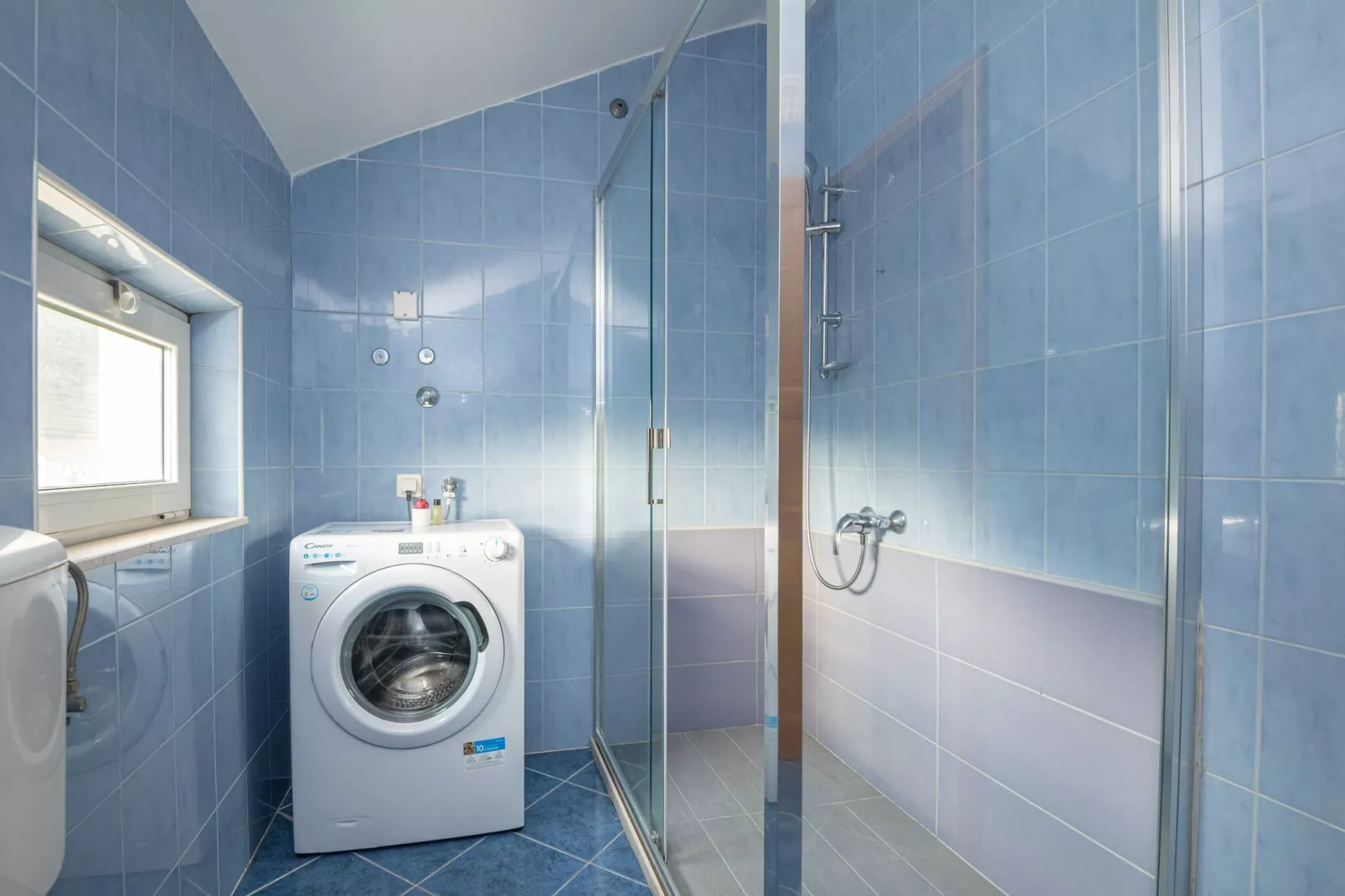 Apartments Azzurro- One Bedroom Apartment with Terrace  ( Azzurro III-gornji)-Badkamer