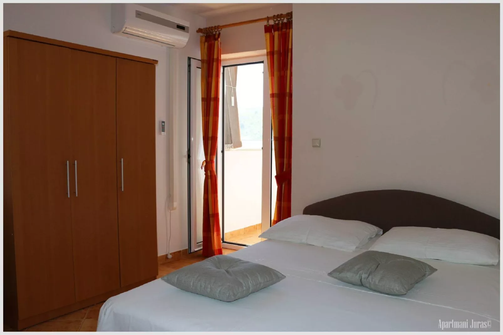 Apartments Juras - Studio Apartment with Balcony and Side Sea View (Tea)-Slaapkamer