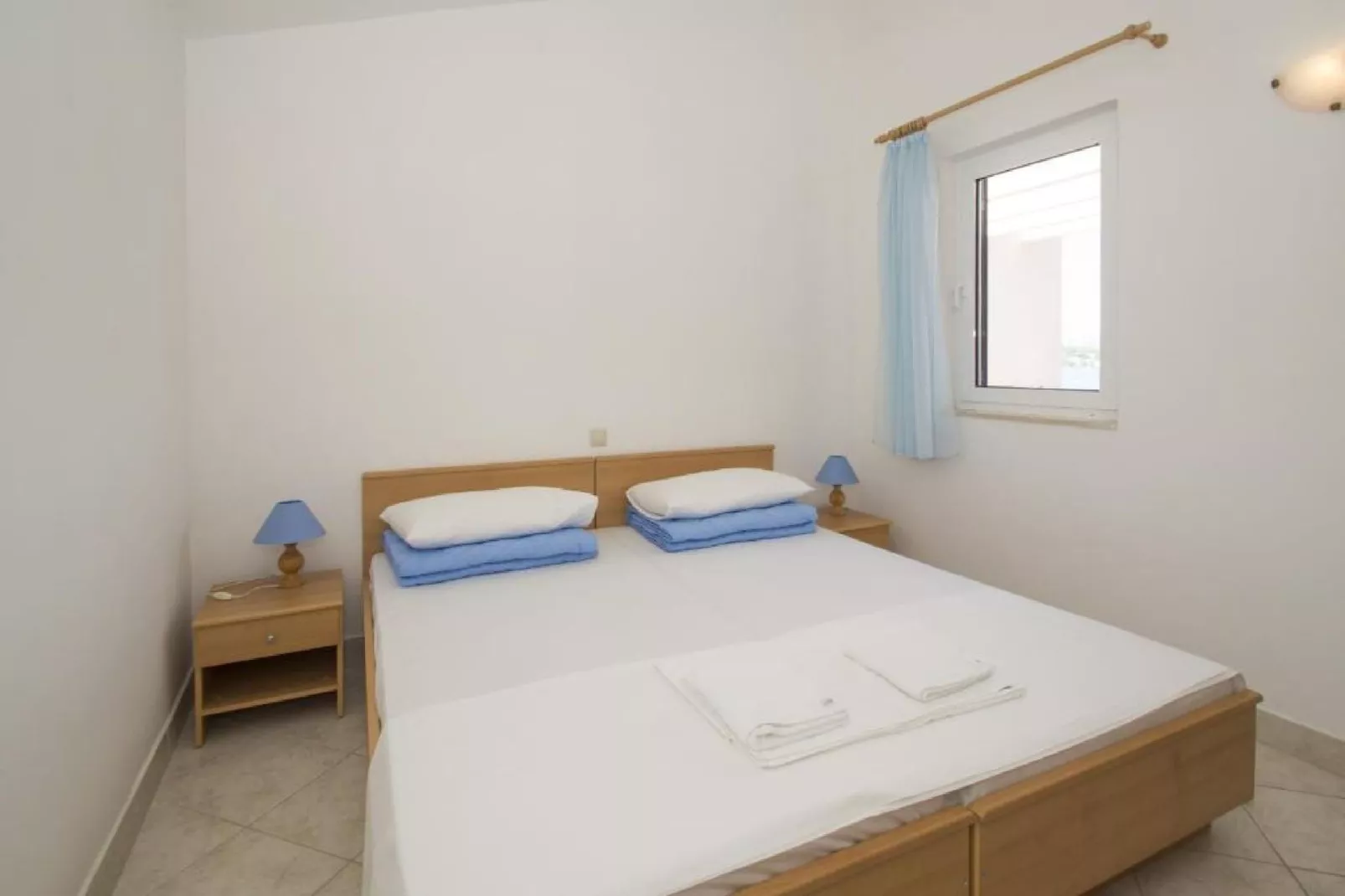 Lumbarda Resort Apartments - Standard One-Bedroom Apartment  F11-Slaapkamer