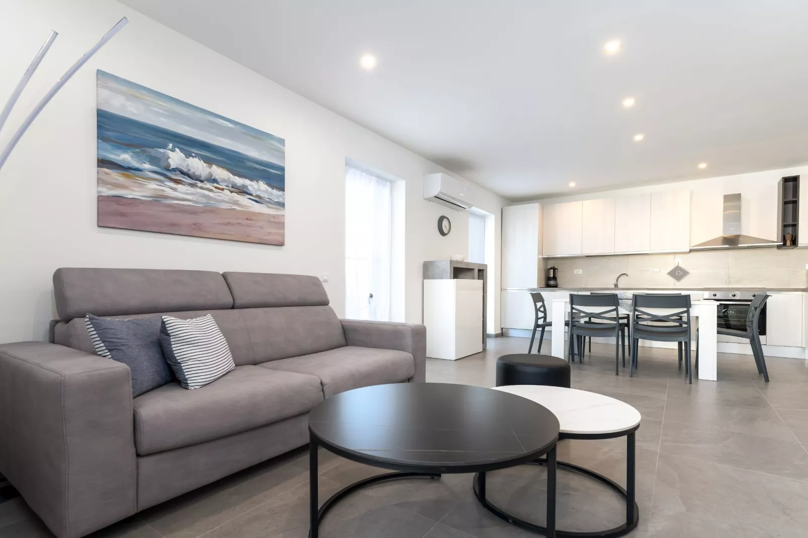 Apartment Baricevic - Two Bedroom Apartment with Balcony-Woonkamer