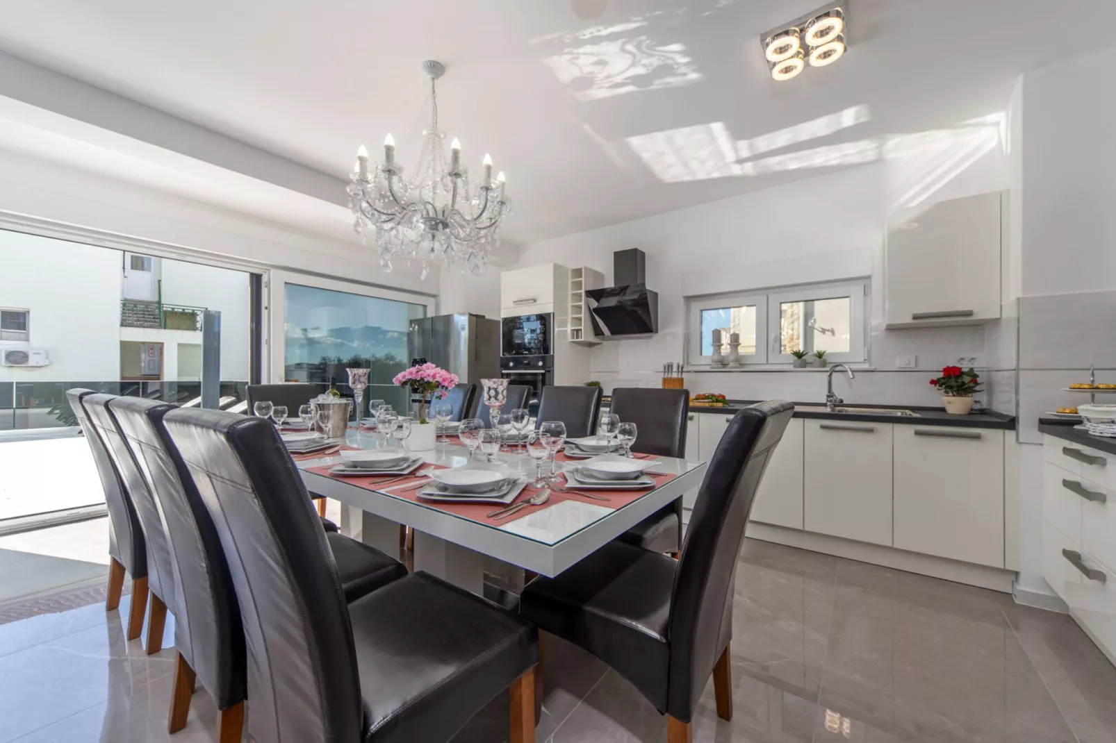 Villa Shaula -  Five Bedroom Holiday Home with Pool,Sauna and Gym-Eetkamer