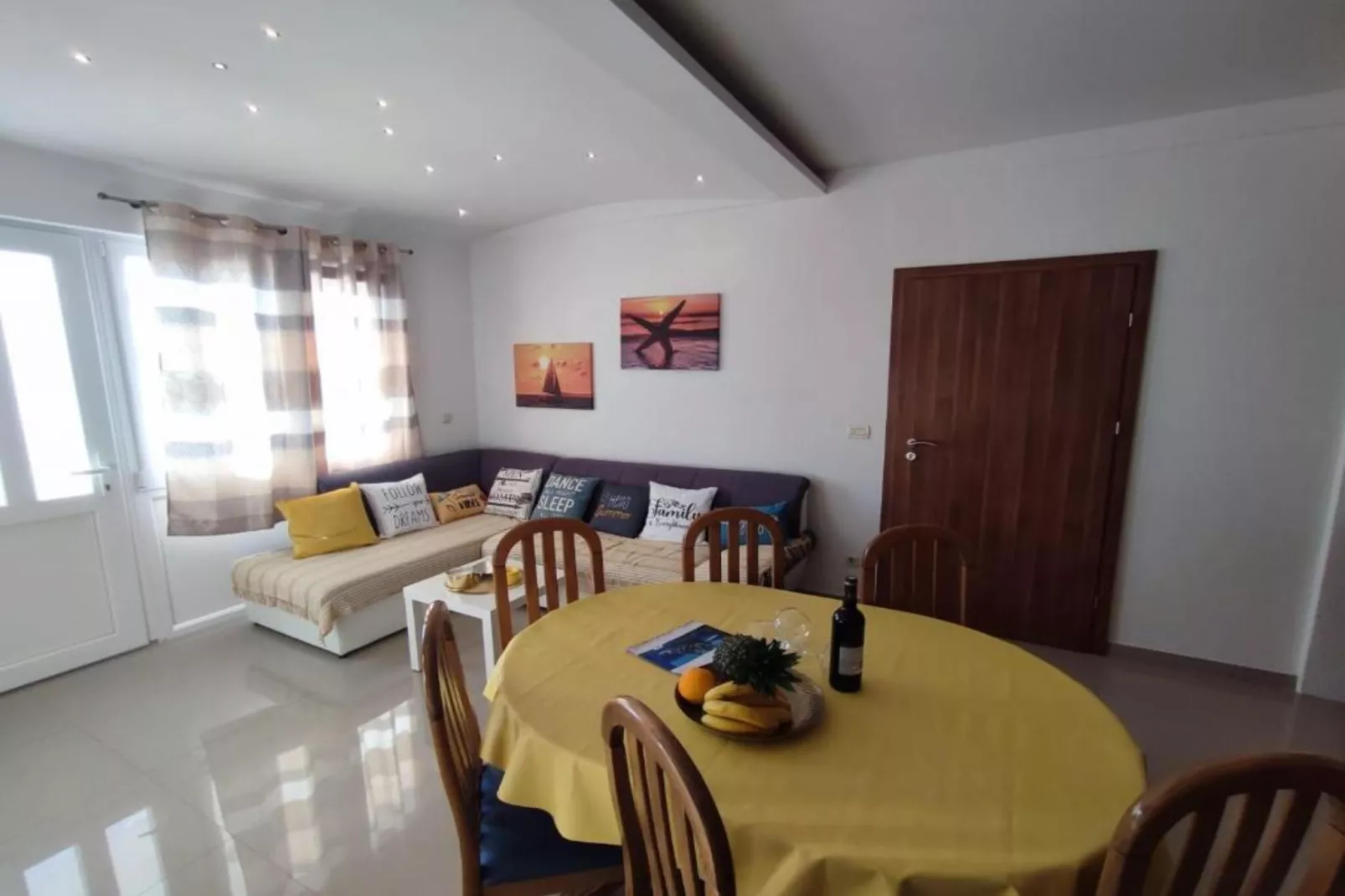 Villa Orada Superior Ground floor - 2 Bedroom apartment-Woonkamer
