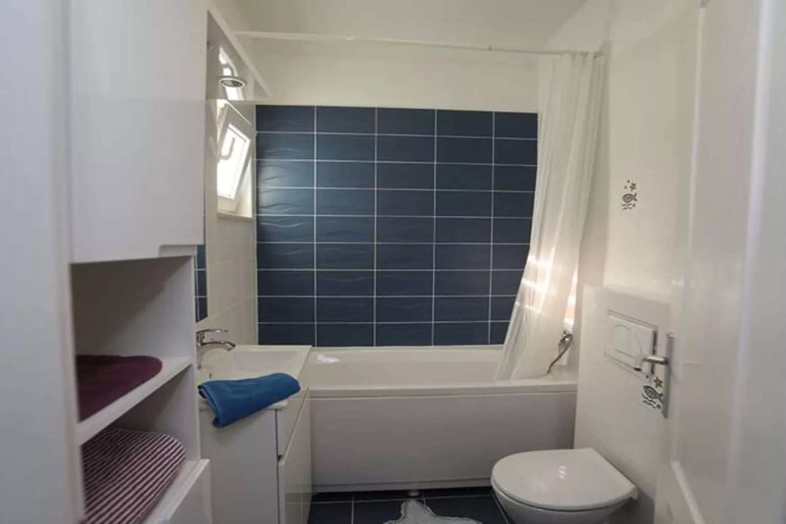 Garden Oasis - Kaštel Lukšić - One Bedroom Apartment with Balcony-Badkamer