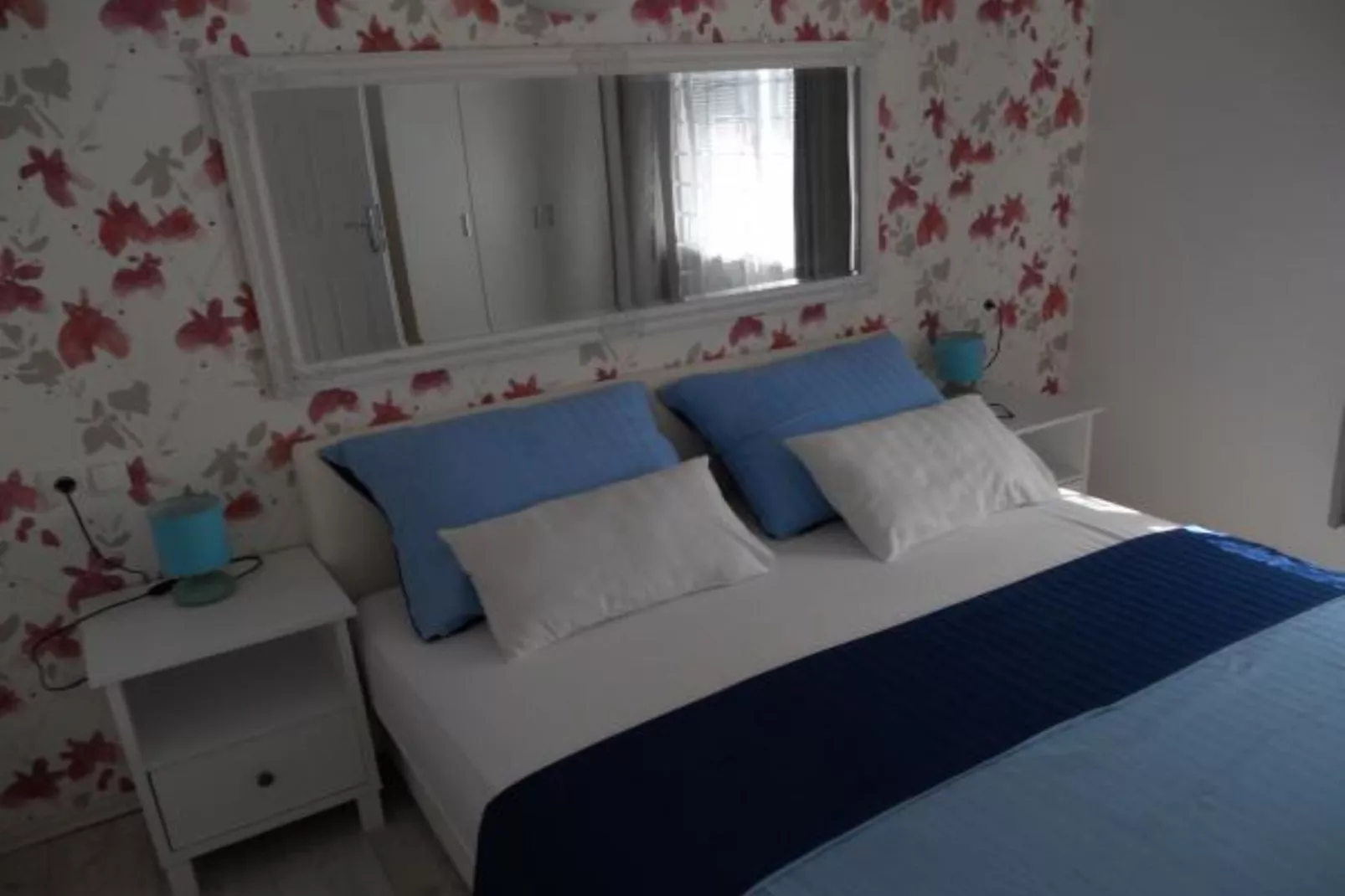 Apartments Dea & Paula - Classic Two Bedroom Apartment with Terrace-Slaapkamer