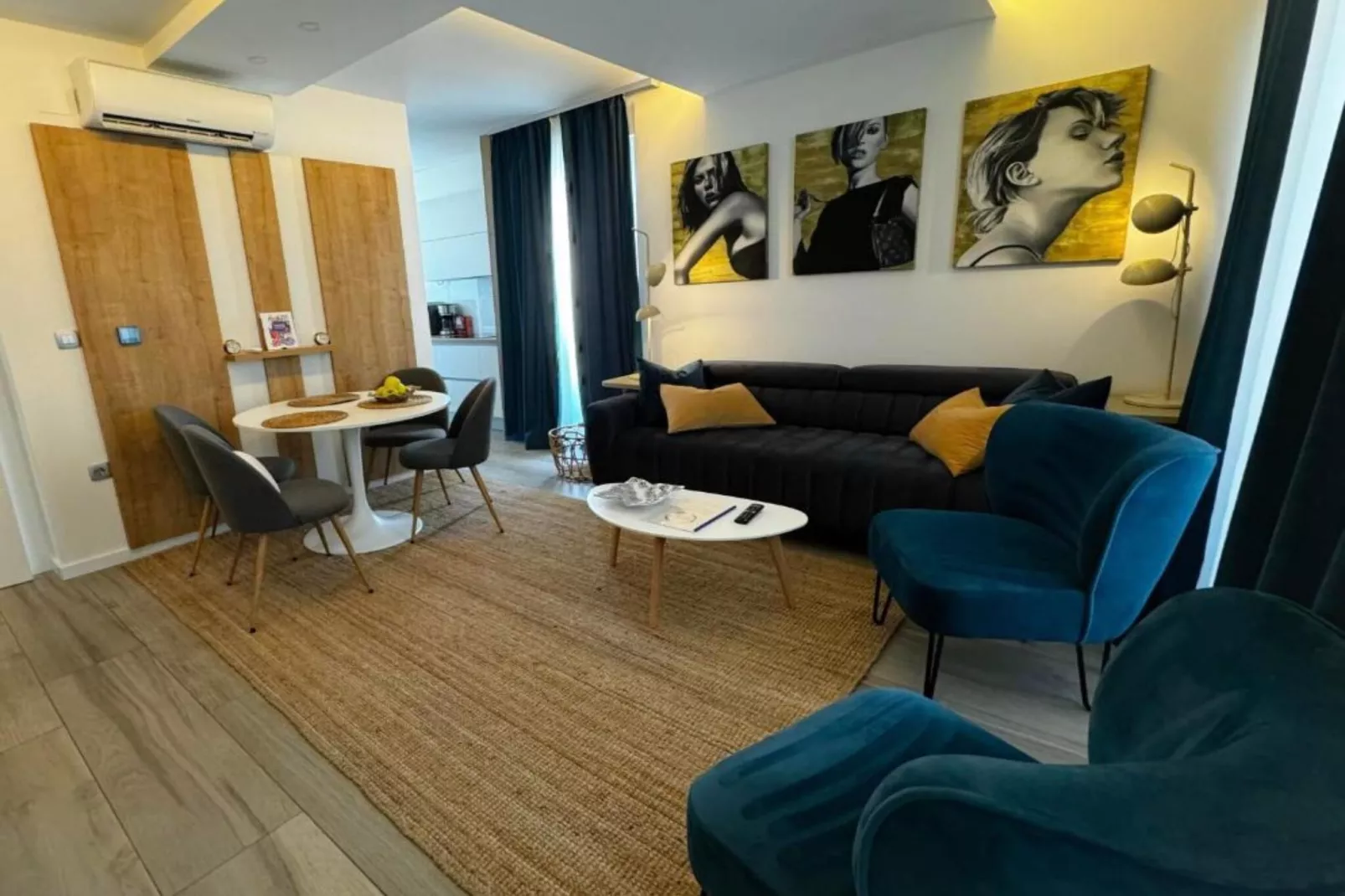 LuxArt City Spa Gallery Residence Krk- Duplex Apartment-Woonkamer