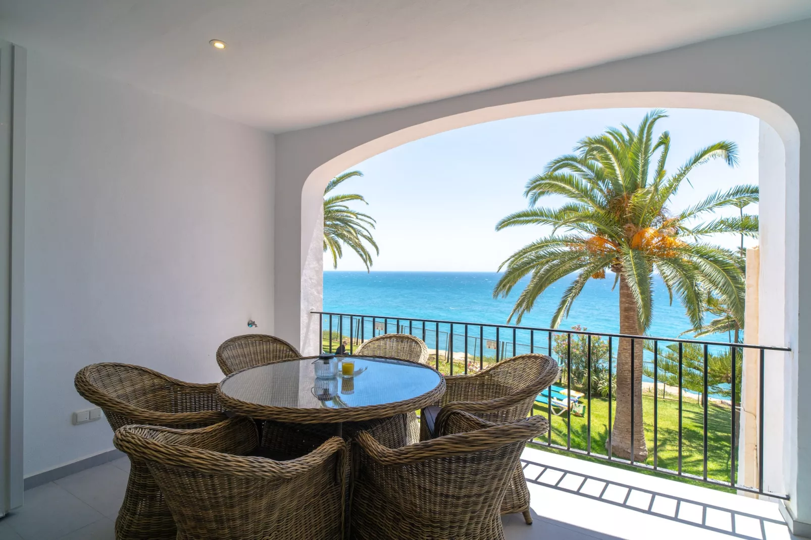 Tuhillo E1 Luxury Seaview by Casasol-Terrasbalkon