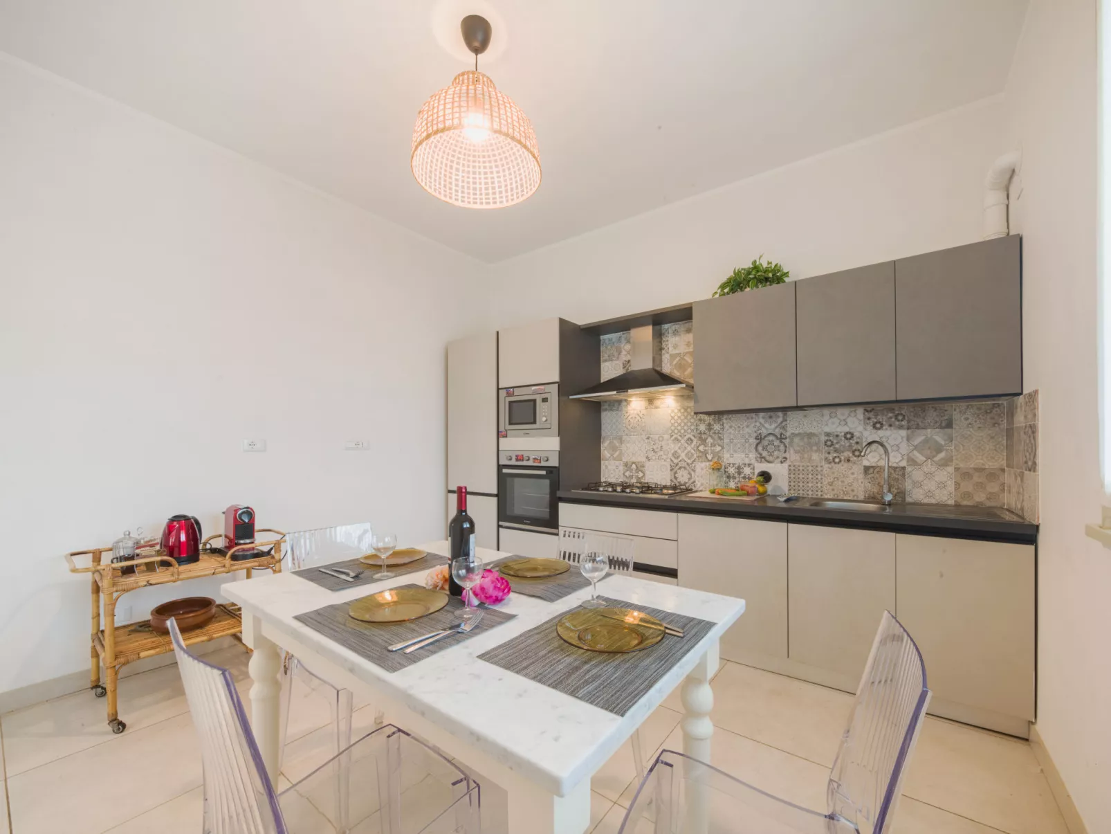 White Home-Binnen