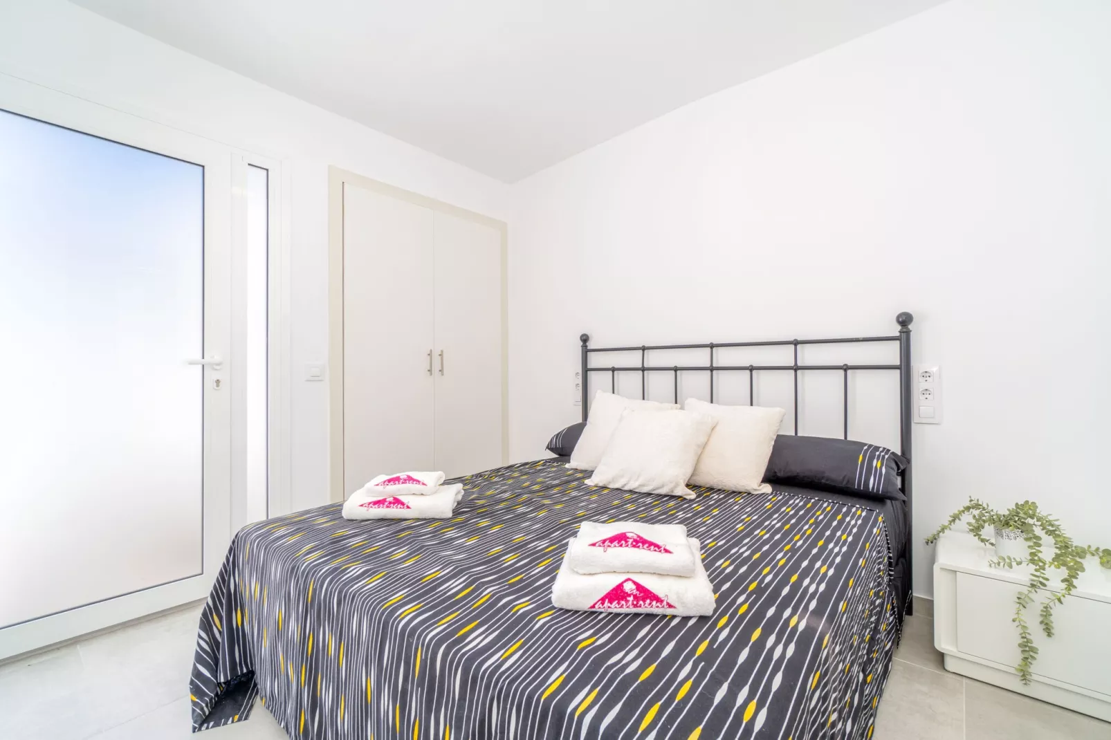 0100-LLOBREGAT 25 B-Slaapkamer