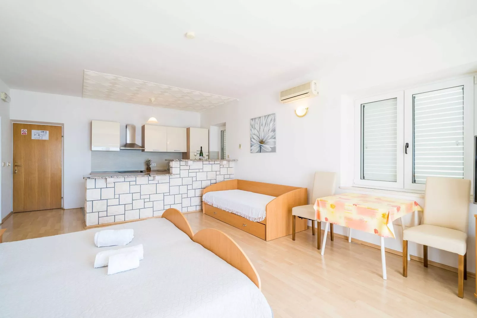 Apartments Marnic Blue Chill- Comfort Studio Apartment with Balcony(S4)-Slaapkamer