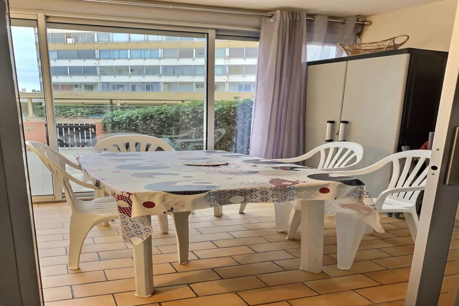LOU 150 ROUILLON-Eetkamer