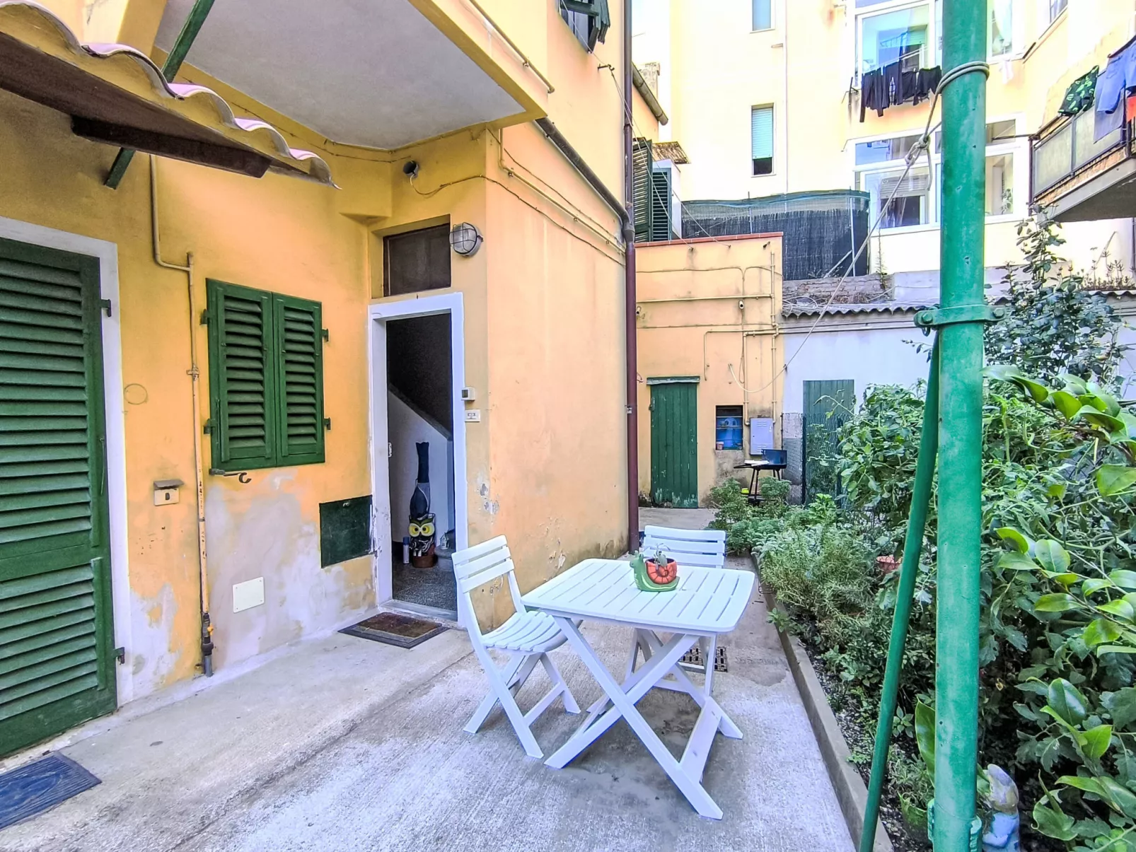 Il cortile nel centro-Buiten