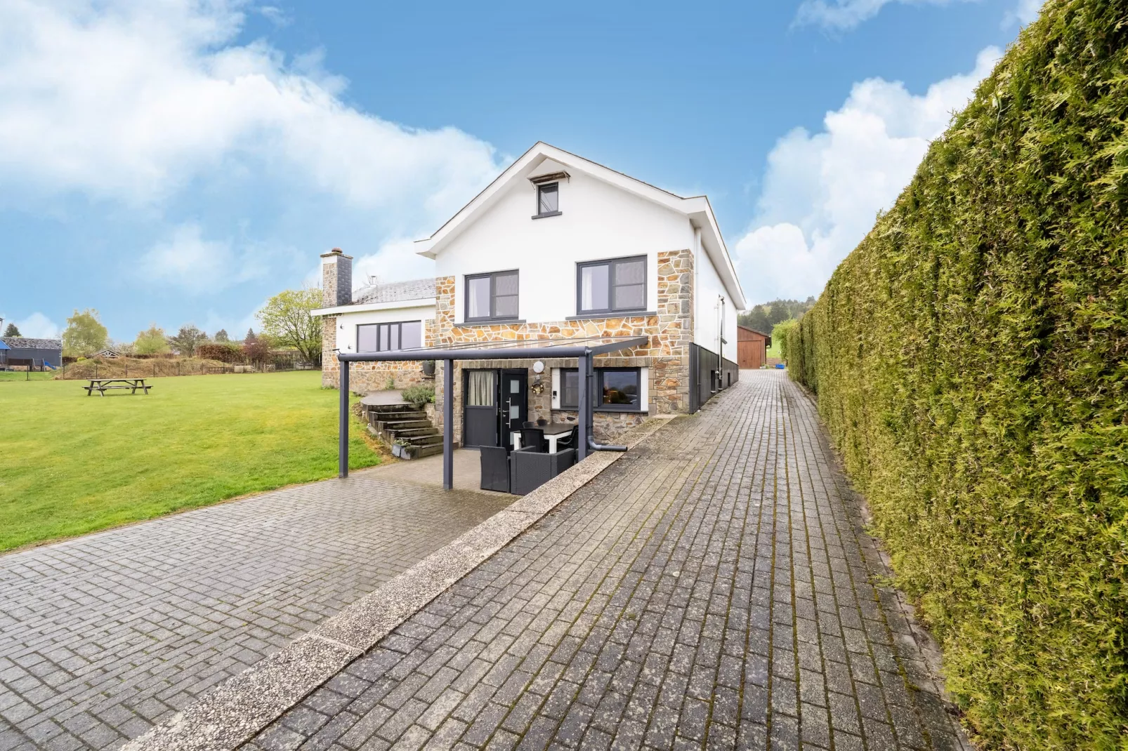 Très belle habitation à Lierneux pour 5 adultes-Buitenkant zomer
