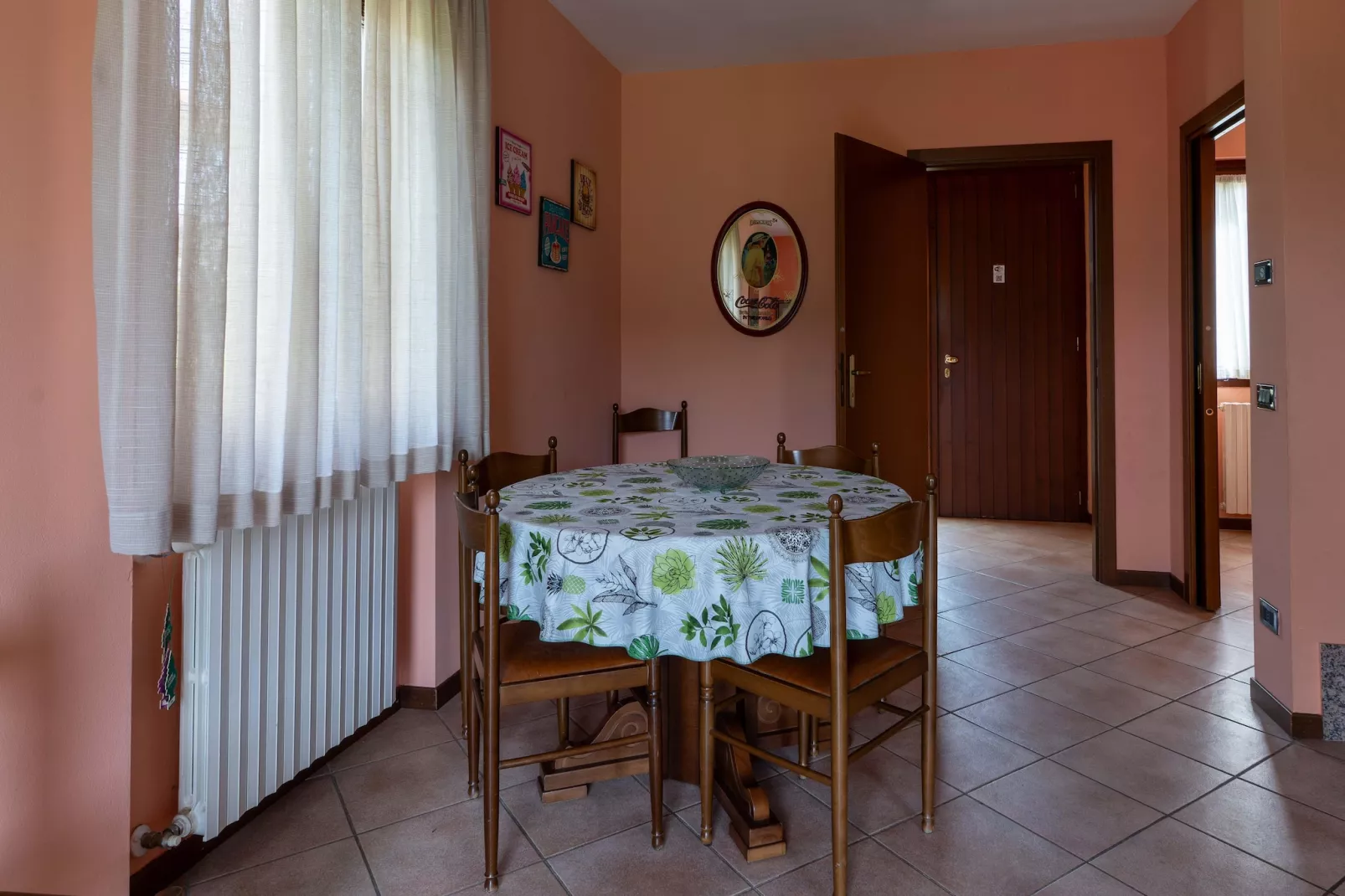 Casa Flora 4 app-Eetkamer